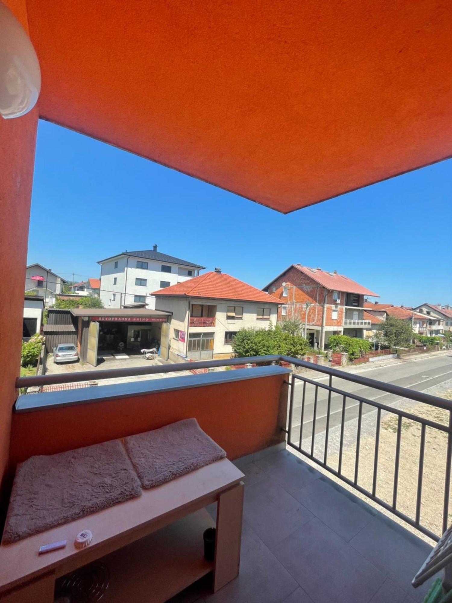 Nepostoji Lägenhet Bihać Exteriör bild
